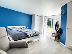 GUILERS : propriété avec maison 7 pièces et grand terrain au calme